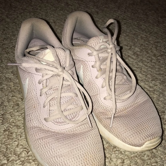 Nike shoes - Picture 3 of 4